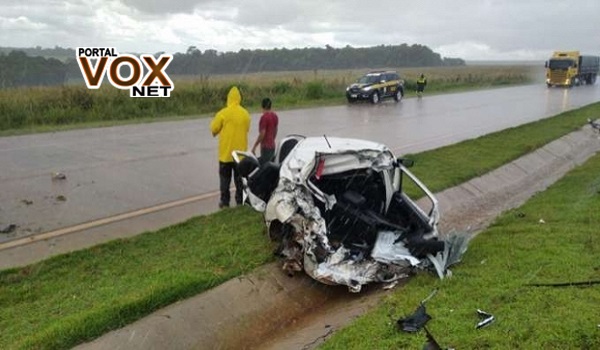 fatal – Motorista de carro morre em grave colisão com caminhão na BR 163