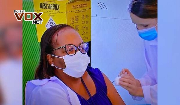 CoronaVac – Enfermeira é a primeira a ser vacinada contra a Covid-19 no Brasil