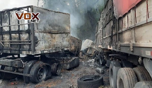 Tragédia – Grave colisão entre caminhões deixa dois mortos e um ferido na BR-282