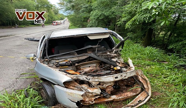 Fatal – Duas pessoas morrem em acidente entre caminhão e dois carros na PR-323