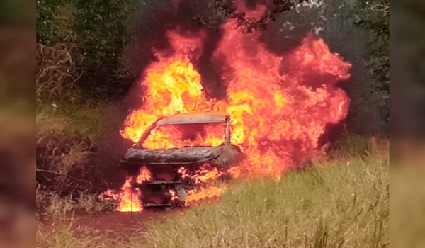 PR-272: Fiat Toro roubada é incendiada por criminosos